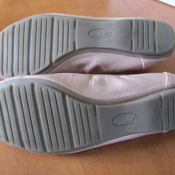 Anne Klein Woman's Flat Shoe - Picture 7 of 8